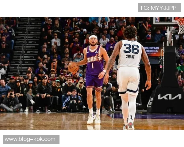 布克首节失准后强势反弹半场贡献13分4助攻助队逆转局势